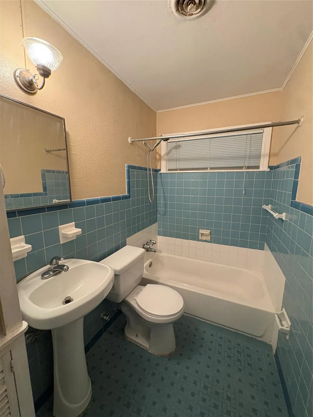 106 Barracuda Avenue Galveston, TX 77550