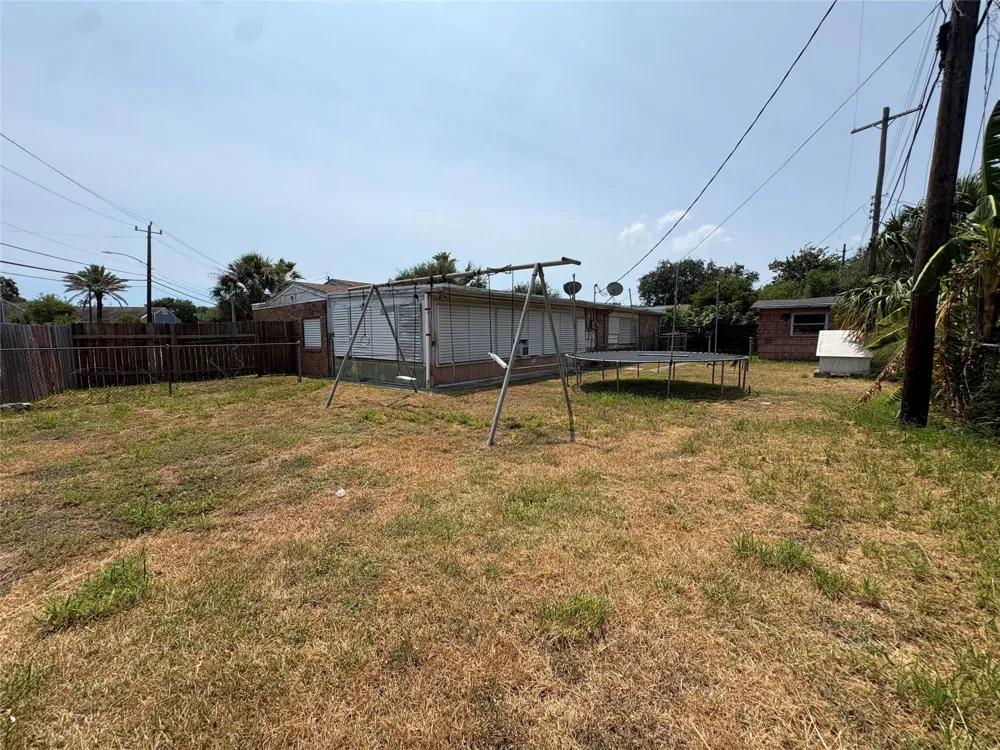 106 Barracuda Avenue Galveston, TX 77550
