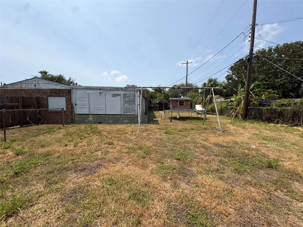 106 Barracuda Avenue Galveston, TX 77550