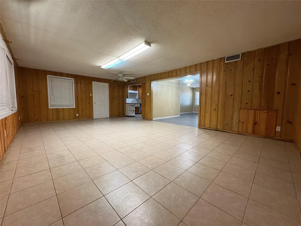 106 Barracuda Avenue Galveston, TX 77550