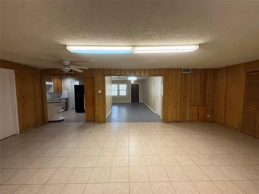 106 Barracuda Avenue Galveston, TX 77550