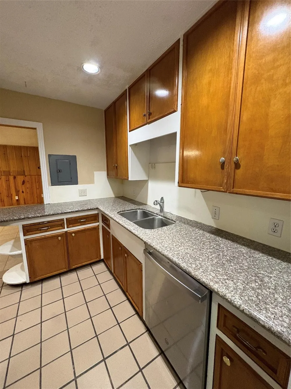 106 Barracuda Avenue Galveston, TX 77550