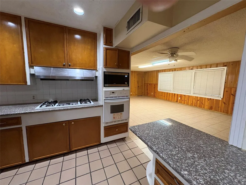 106 Barracuda Avenue Galveston, TX 77550
