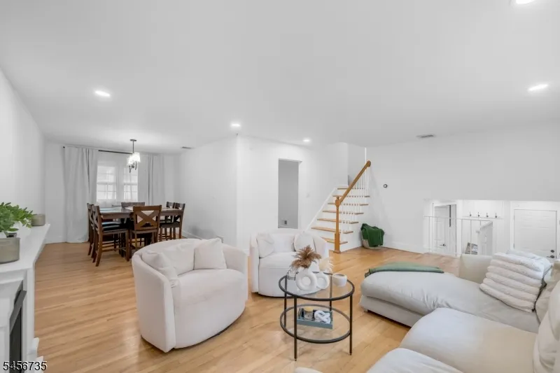 25 Windsor Ct Norwood, NJ 07648