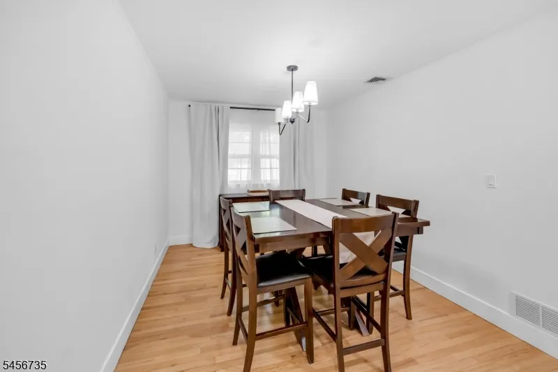 25 Windsor Ct Norwood, NJ 07648