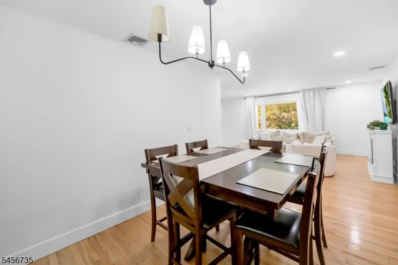 25 Windsor Ct Norwood, NJ 07648