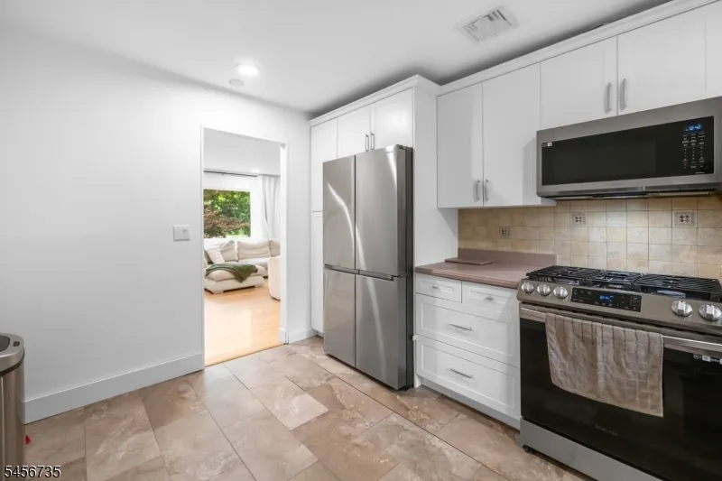 25 Windsor Ct Norwood, NJ 07648