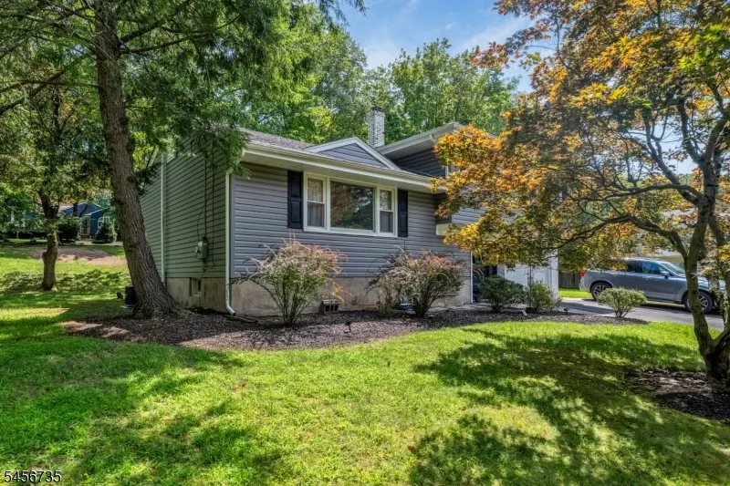 25 Windsor Ct Norwood, NJ 07648