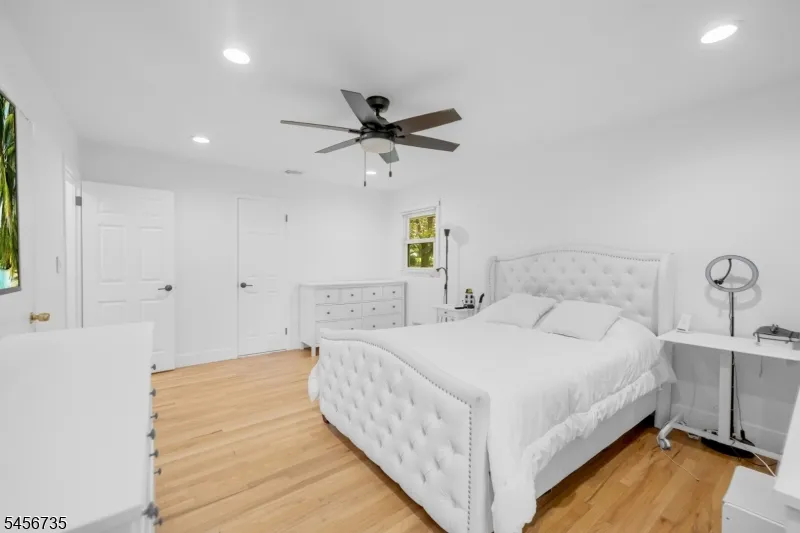 25 Windsor Ct Norwood, NJ 07648