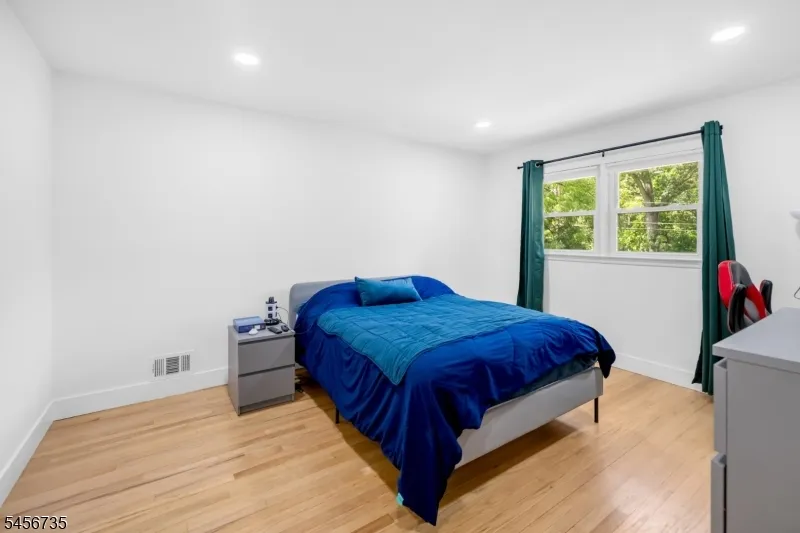25 Windsor Ct Norwood, NJ 07648