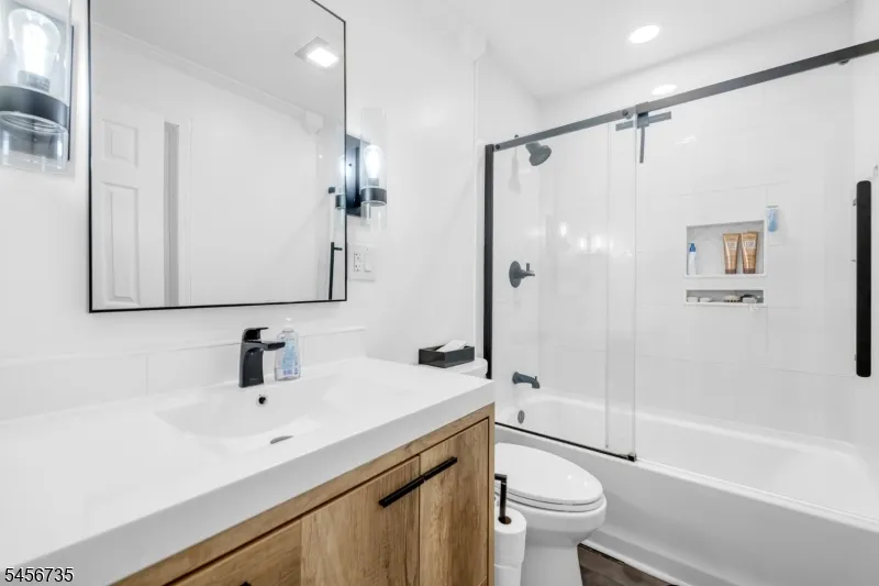 25 Windsor Ct Norwood, NJ 07648