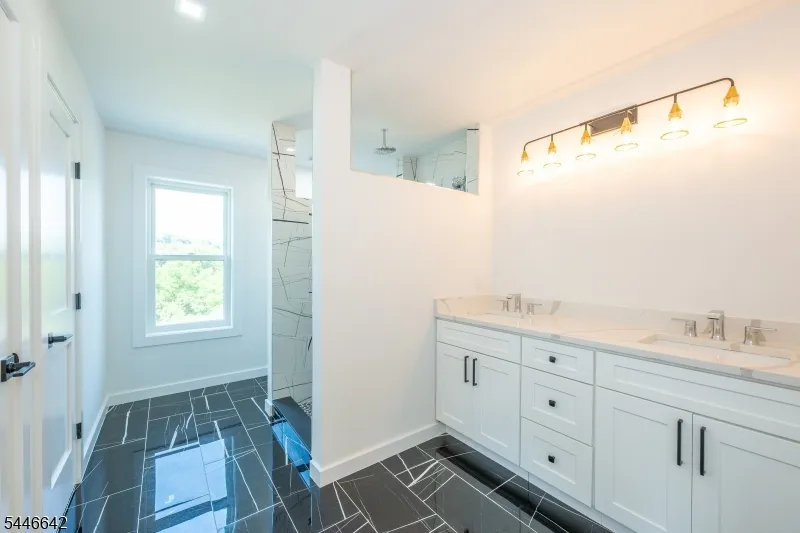 5 Emerald Dr Hardyston, NJ 07419
