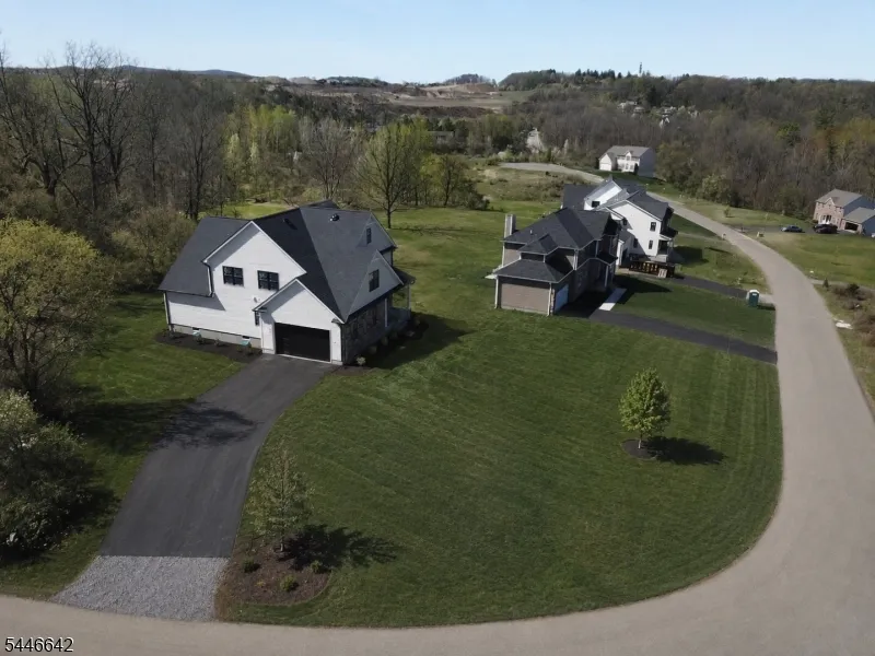 5 Emerald Dr Hardyston, NJ 07419