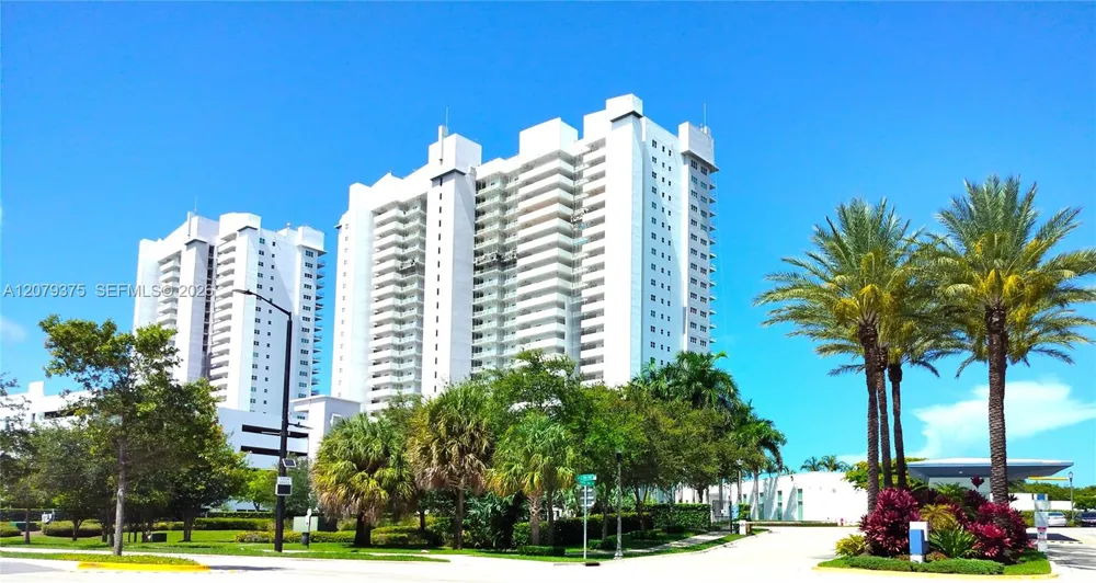 14951 Royal Oaks Ln #1006 North Miami, FL 33181