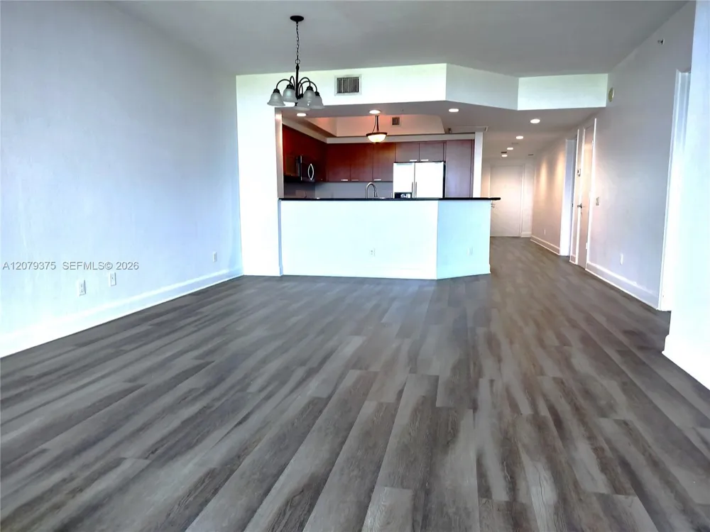 14951 Royal Oaks Ln #1006 North Miami, FL 33181