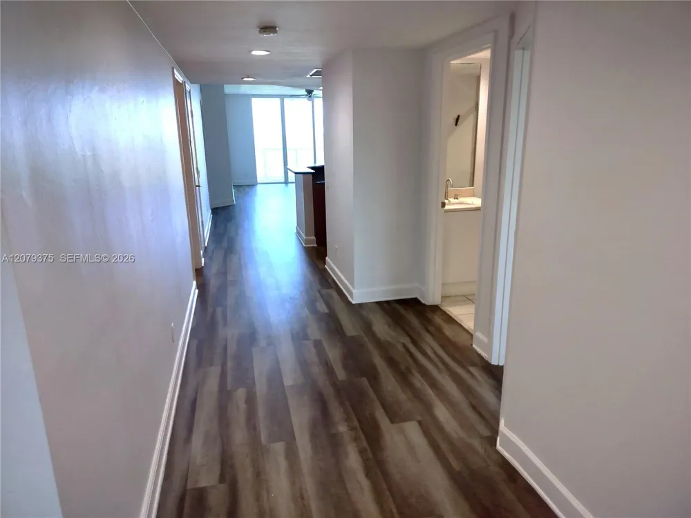 14951 Royal Oaks Ln #1006 North Miami, FL 33181