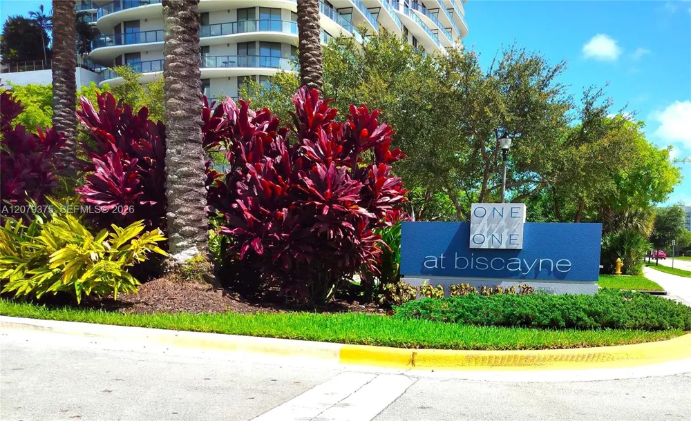 14951 Royal Oaks Ln #1006 North Miami, FL 33181