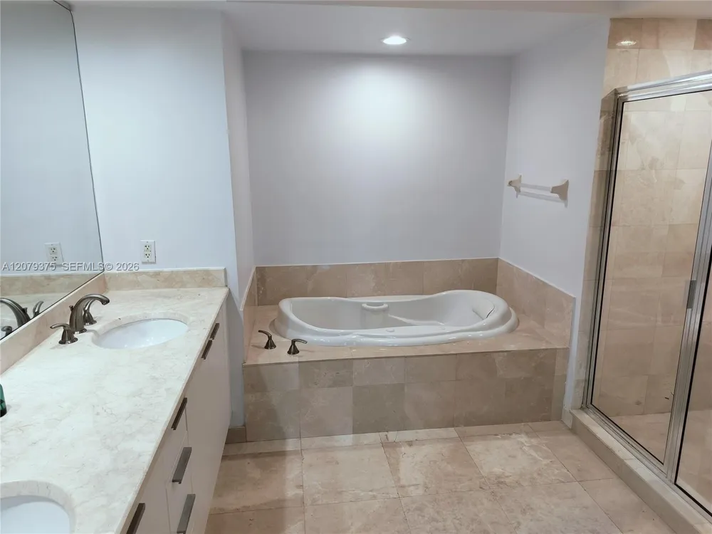 14951 Royal Oaks Ln #1006 North Miami, FL 33181