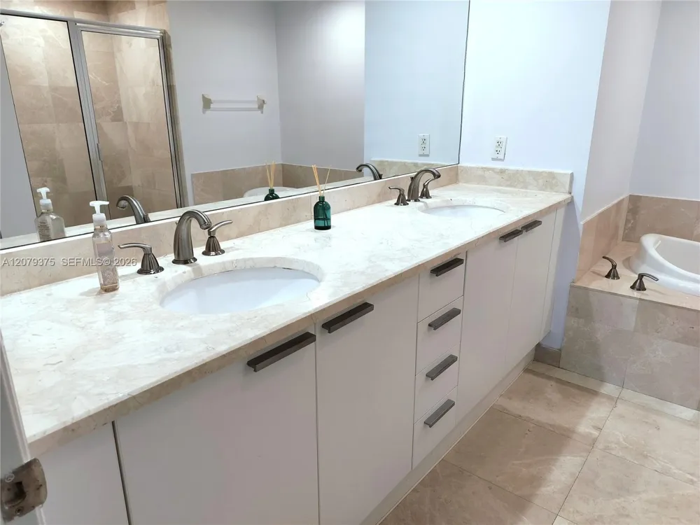 14951 Royal Oaks Ln #1006 North Miami, FL 33181