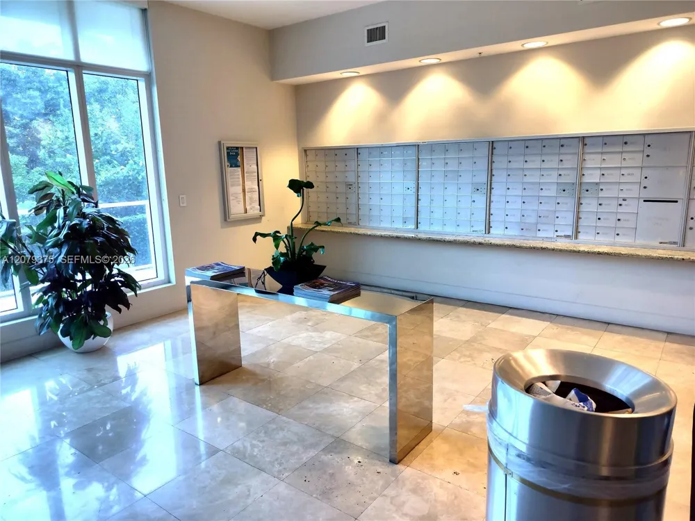 14951 Royal Oaks Ln #1006 North Miami, FL 33181