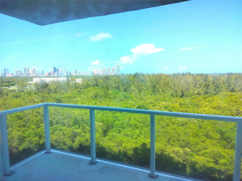14951 Royal Oaks Ln #1006 North Miami, FL 33181