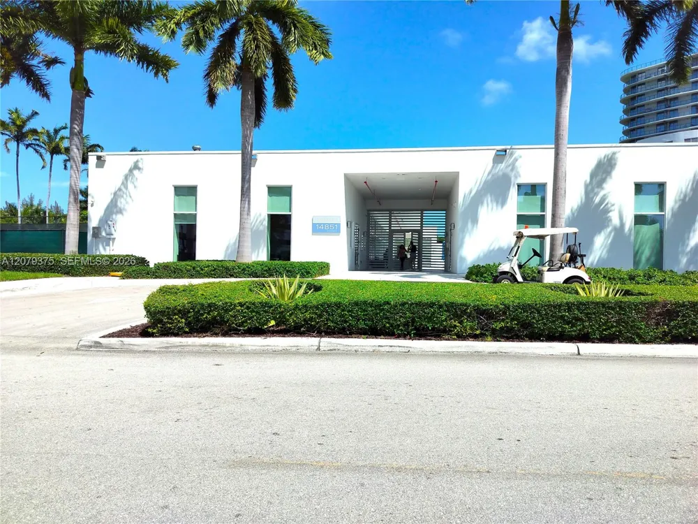 14951 Royal Oaks Ln #1006 North Miami, FL 33181