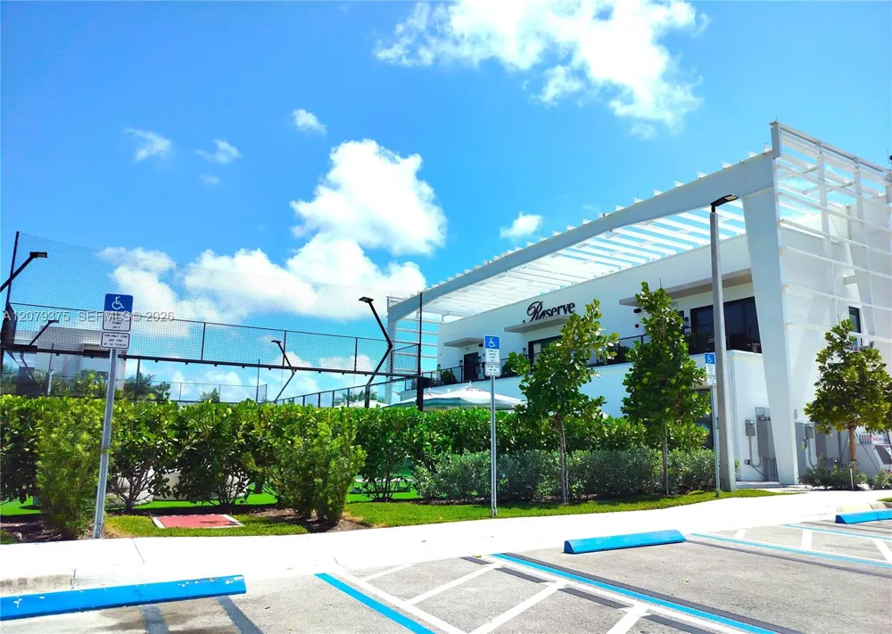 14951 Royal Oaks Ln #1006 North Miami, FL 33181