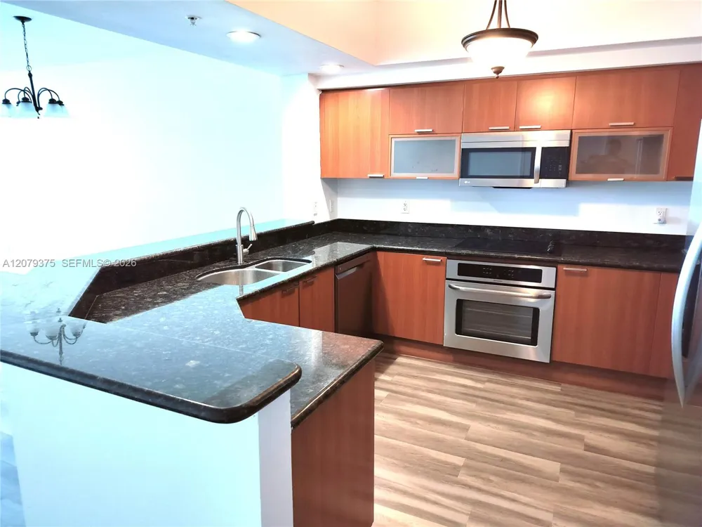 14951 Royal Oaks Ln #1006 North Miami, FL 33181