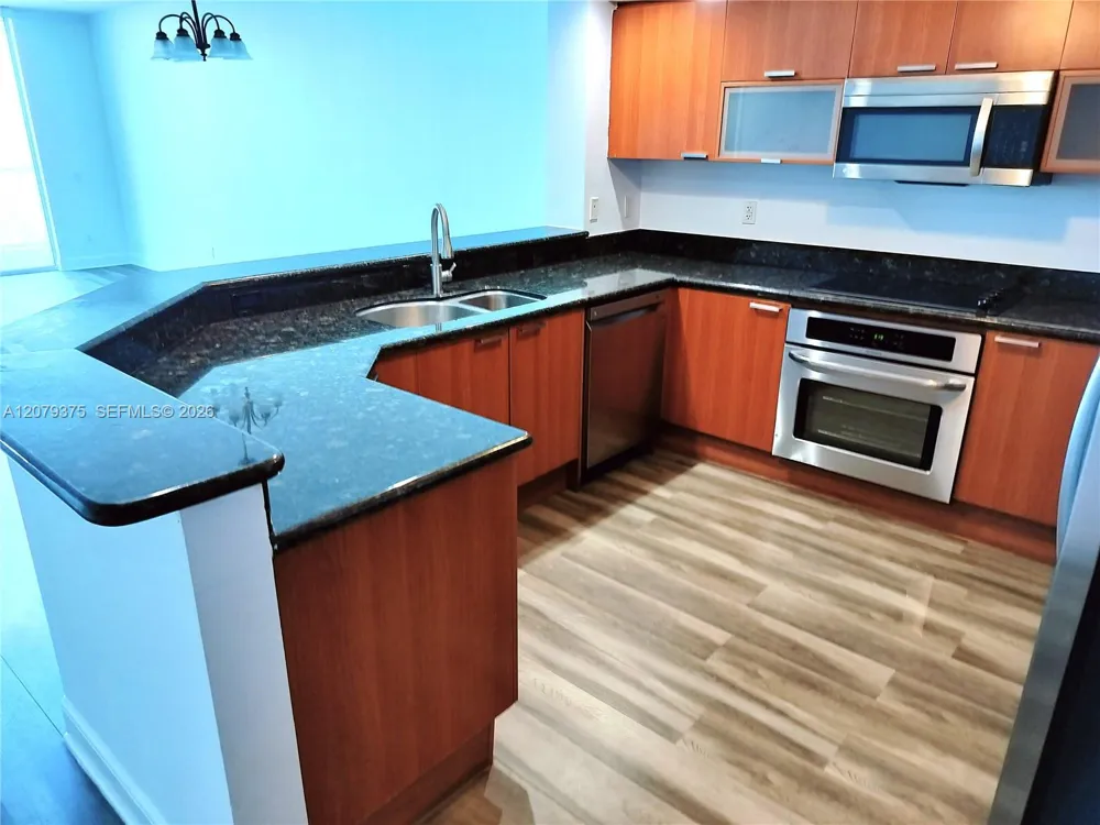 14951 Royal Oaks Ln #1006 North Miami, FL 33181