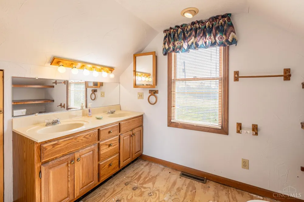1573 Cedar Mills Road Blue Creek, OH 45616