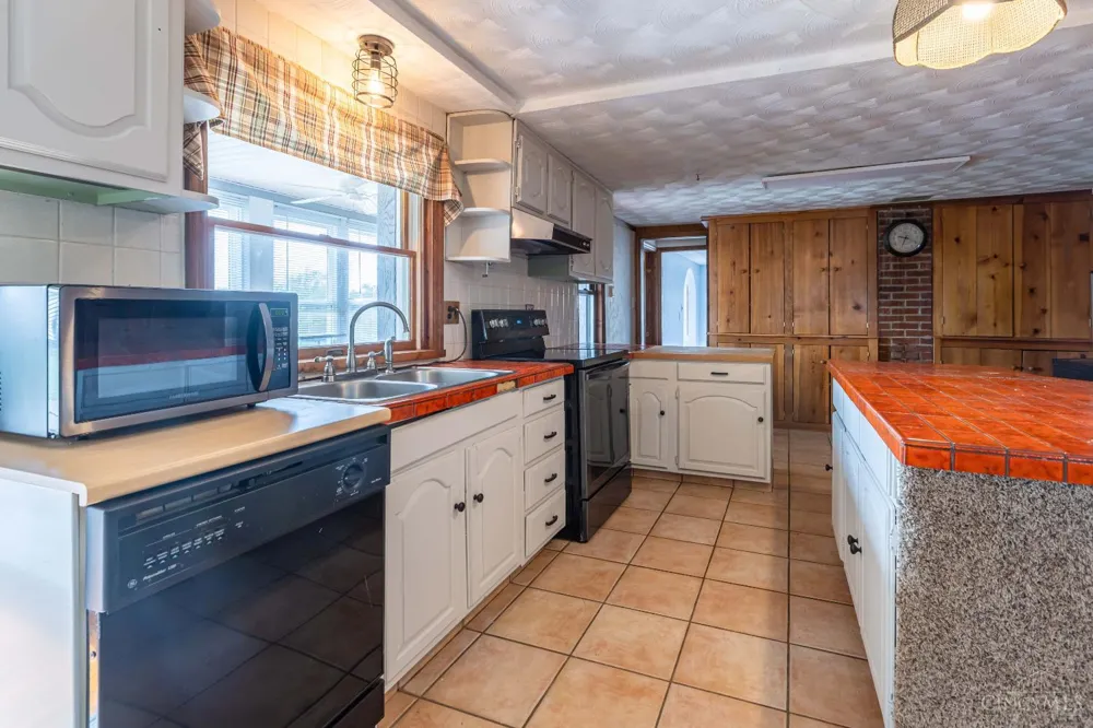 1573 Cedar Mills Road Blue Creek, OH 45616