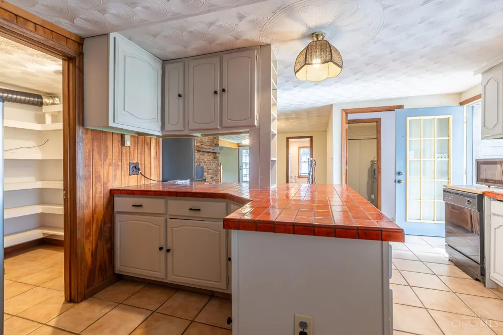 1573 Cedar Mills Road Blue Creek, OH 45616
