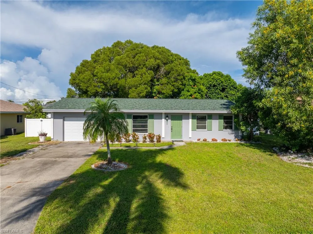1402 SE 8th Place Cape Coral, FL 33990