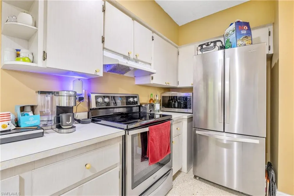 1402 SE 8th Place Cape Coral, FL 33990