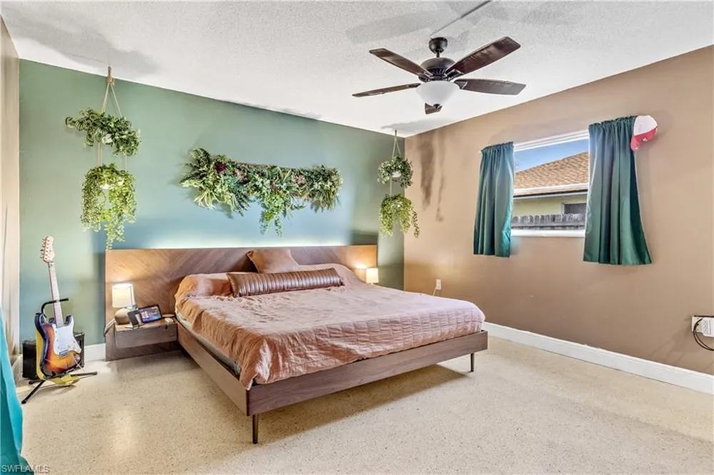 1402 SE 8th Place Cape Coral, FL 33990