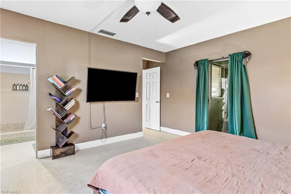 1402 SE 8th Place Cape Coral, FL 33990