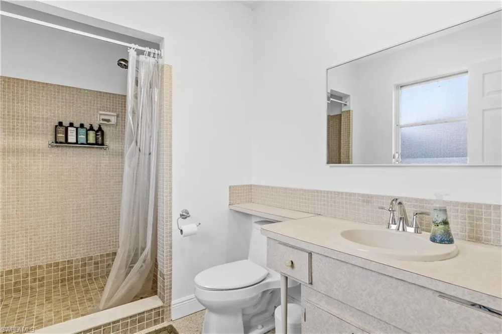 1402 SE 8th Place Cape Coral, FL 33990