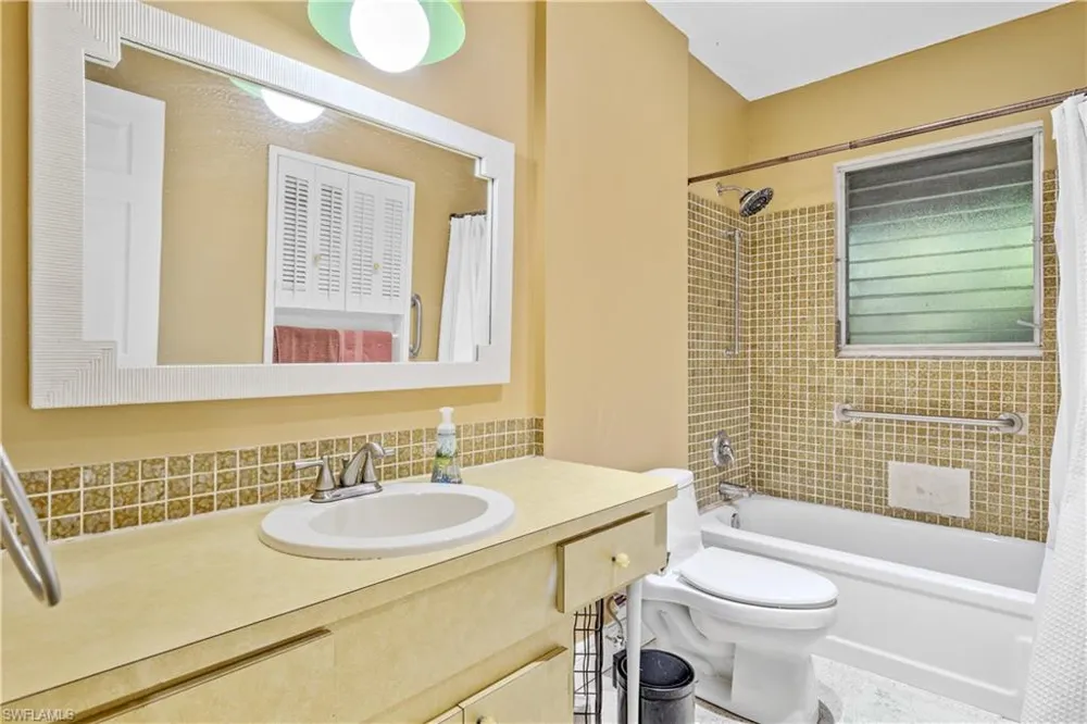 1402 SE 8th Place Cape Coral, FL 33990