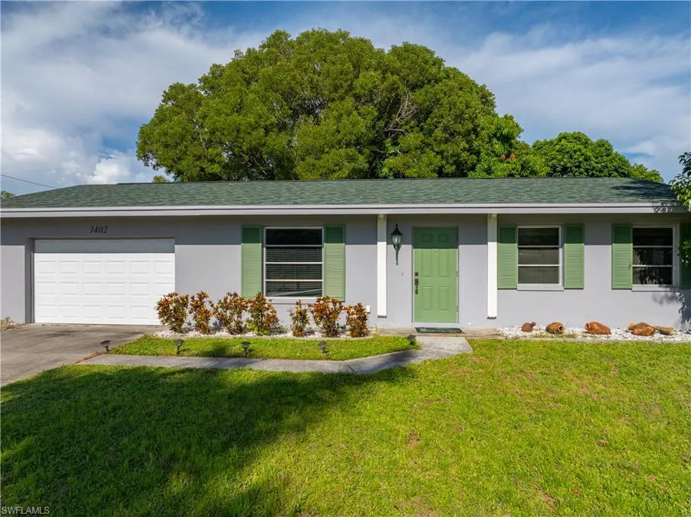 1402 SE 8th Place Cape Coral, FL 33990