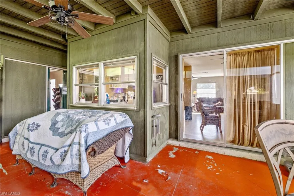 1402 SE 8th Place Cape Coral, FL 33990