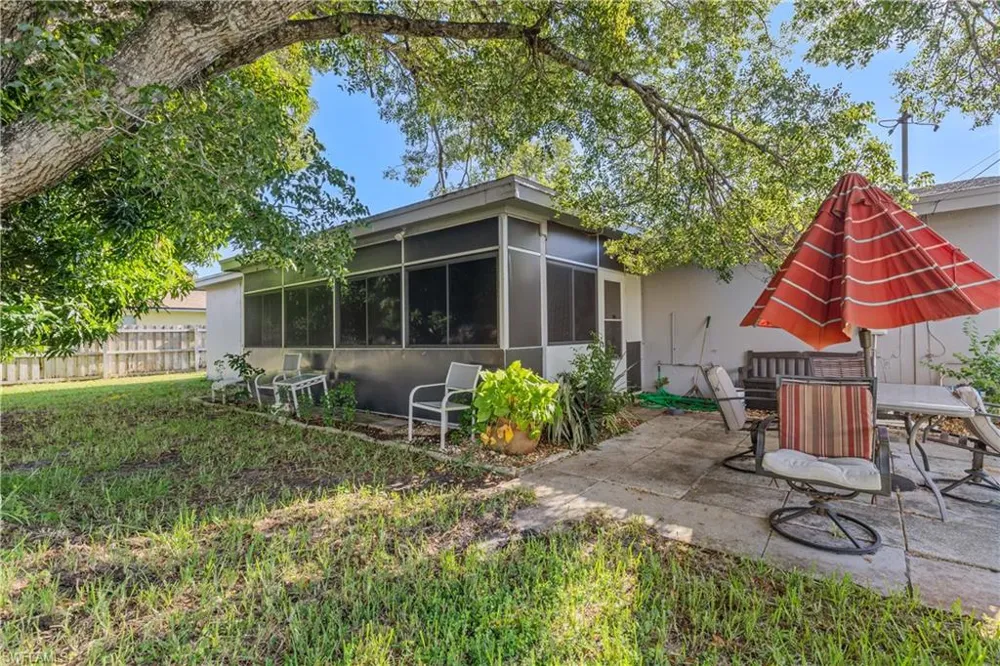 1402 SE 8th Place Cape Coral, FL 33990