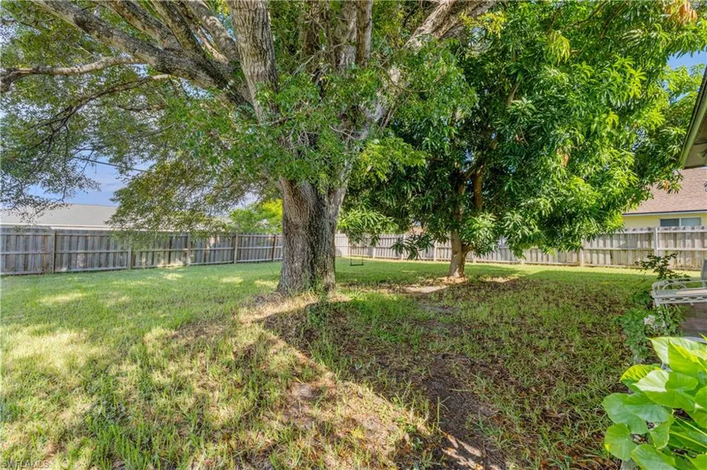 1402 SE 8th Place Cape Coral, FL 33990
