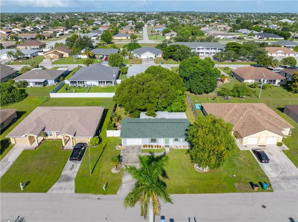 1402 SE 8th Place Cape Coral, FL 33990