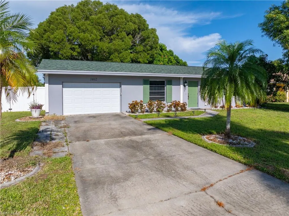 1402 SE 8th Place Cape Coral, FL 33990