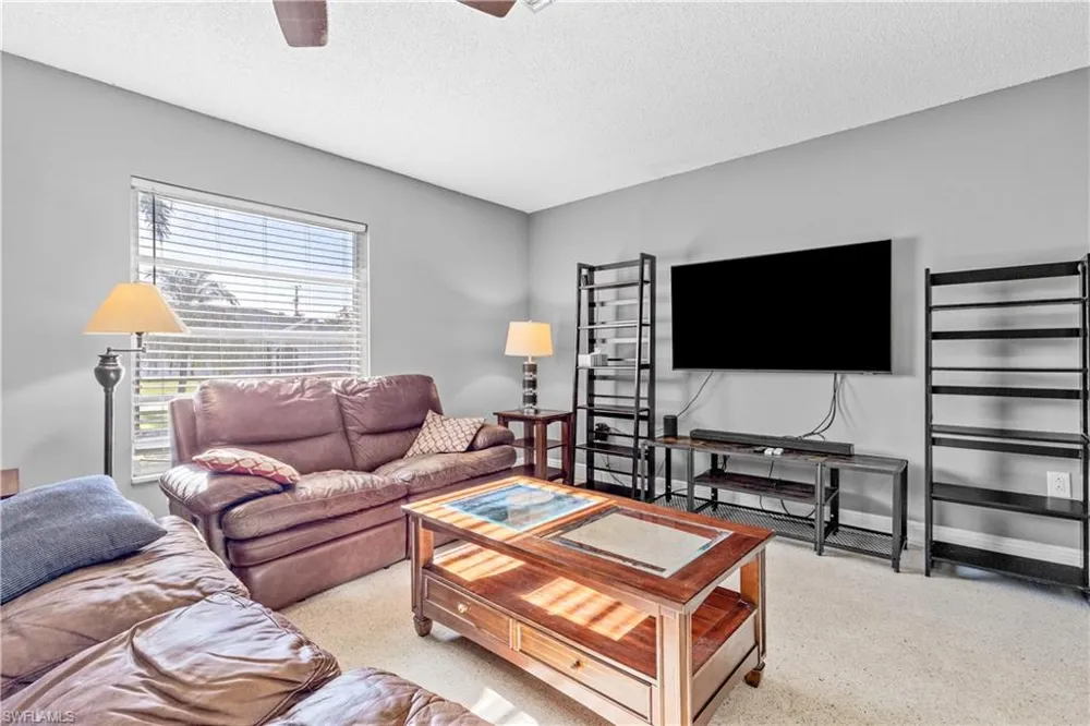 1402 SE 8th Place Cape Coral, FL 33990