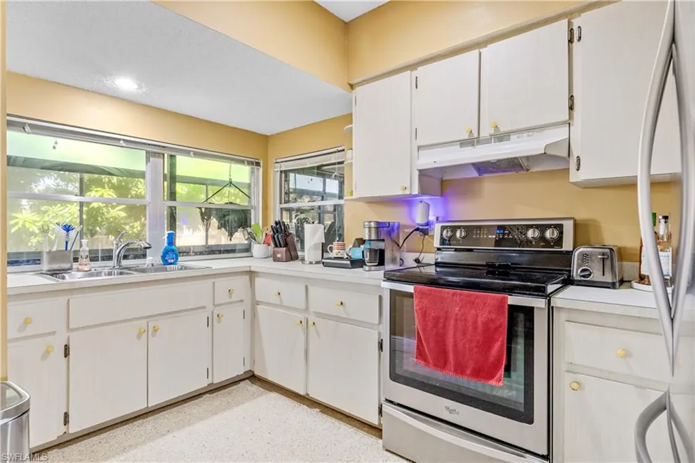 1402 SE 8th Place Cape Coral, FL 33990