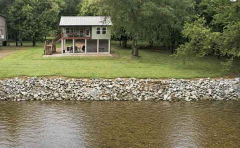 52 Railroad Rd
