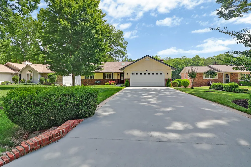 15 Meadowlark Cir Crossville, TN 38558