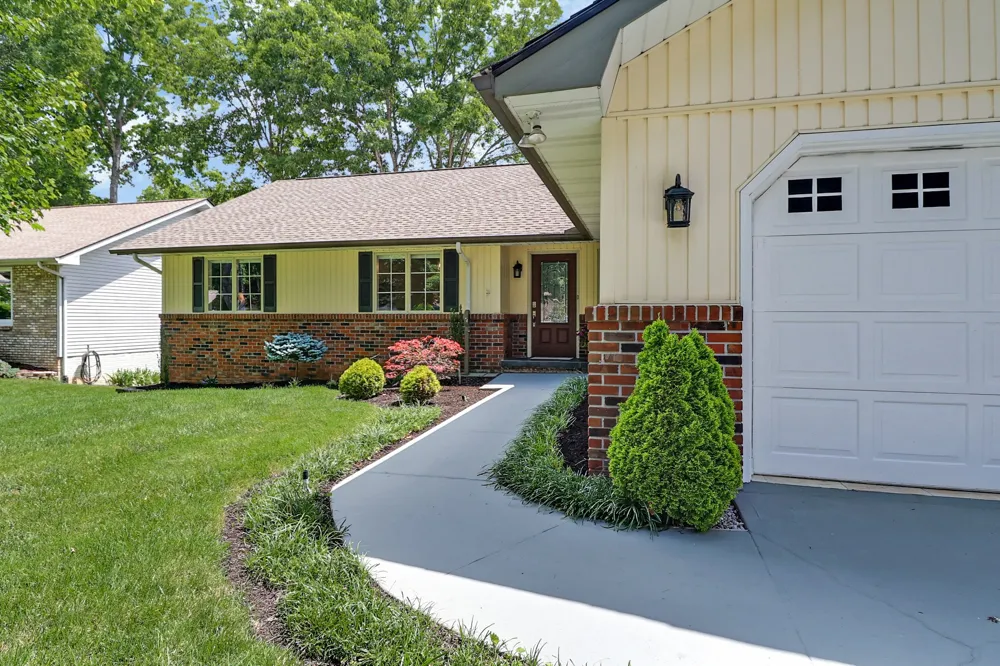 15 Meadowlark Cir Crossville, TN 38558