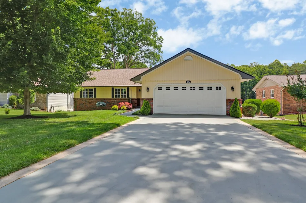 15 Meadowlark Cir Crossville, TN 38558